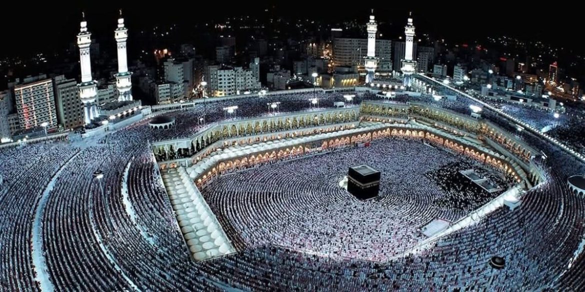 وزير السياحة يعتمد الضوابط والإجراءات المنظمة للحج السياحي.. تعرف عليها