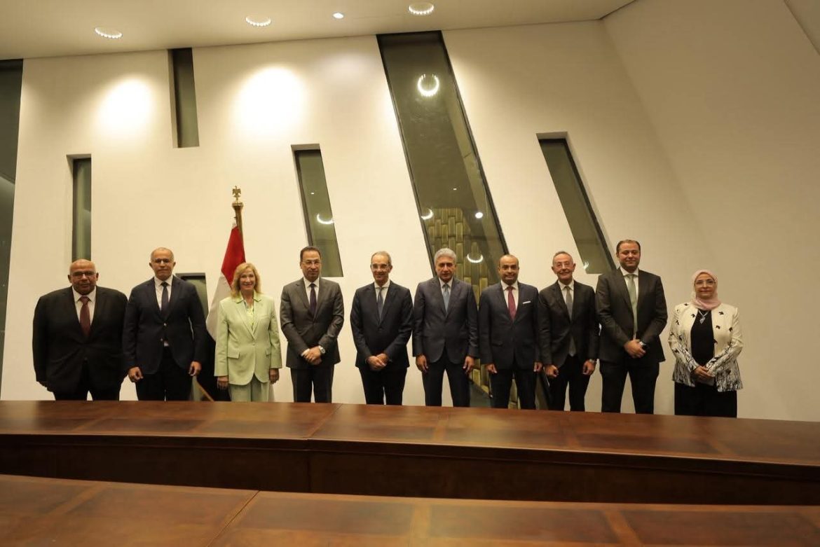 وزارتا السياحة والاتصالات توقعان بروتوكولي تعاون لتطوير البنية التحتية الذكية