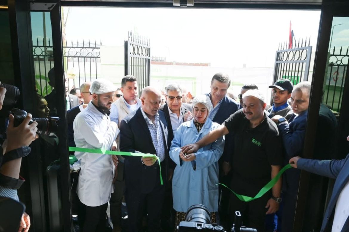 وزير الصناعة يفتتح مصنعاً لتصدير الحاصلات الزراعية و3 خطوط إنتاج دوائية