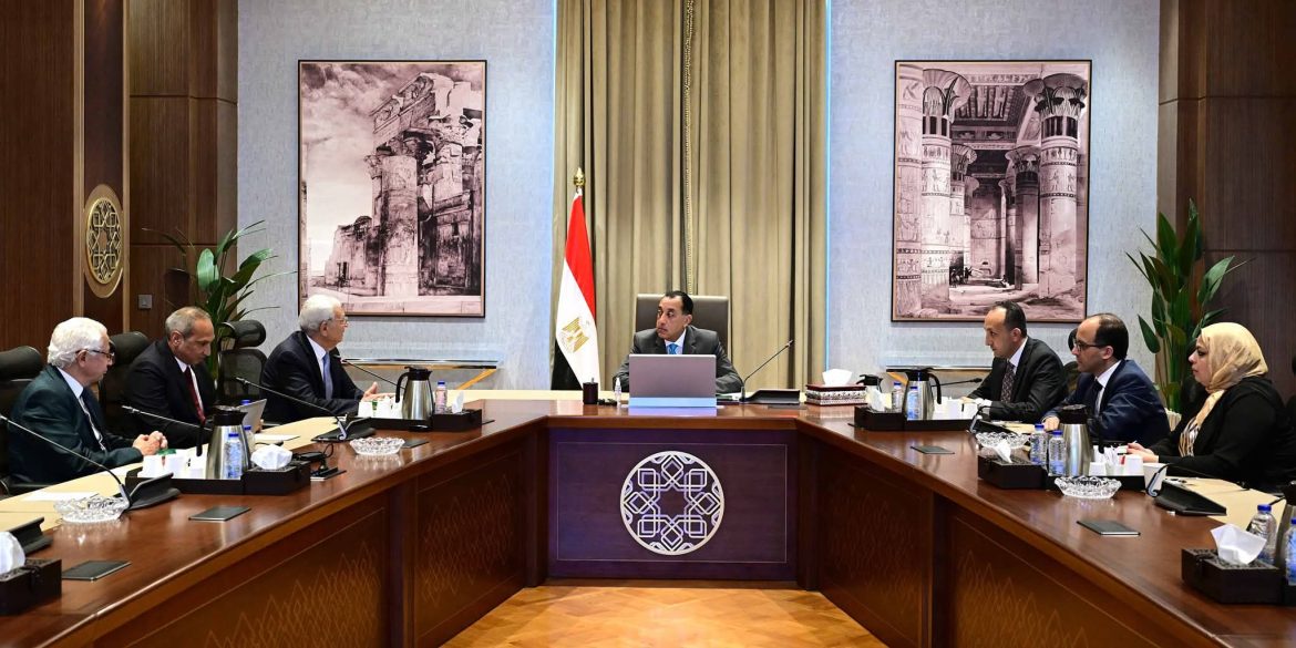 رئيس الوزراء يستعرض جهود الخدمات المقدمة إلكترونيا للمواطنين والمستثمرين