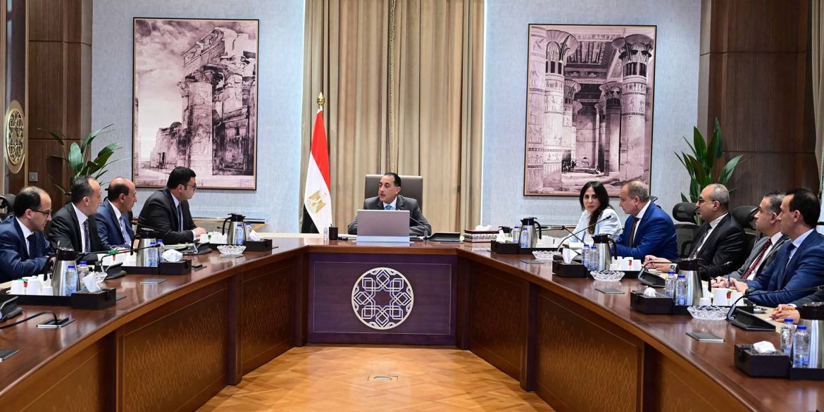 رئيس الوزراء يتابع إجراءات إدارة وتشغيل مشروع حدائق تلال الفسطاط