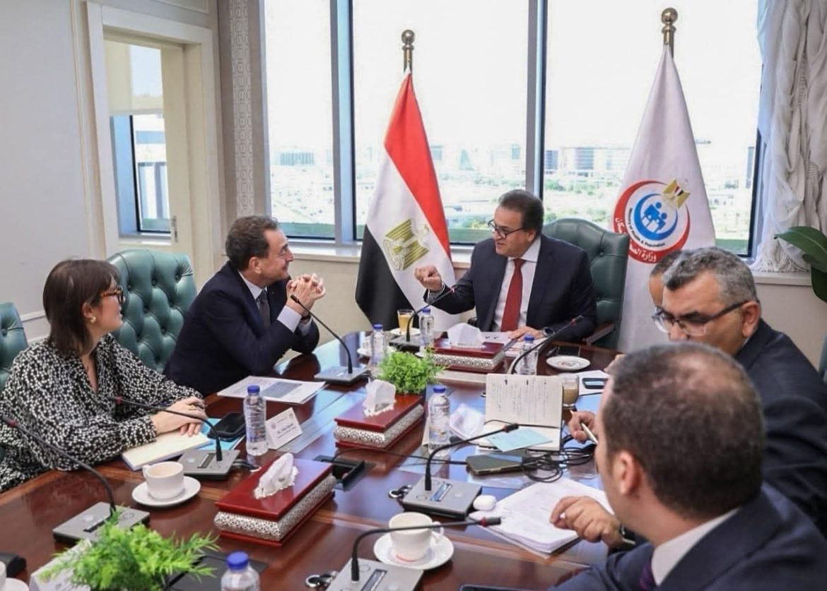 وزير الصحة يبحث تنفيذ خطة لتقديم المساعدات الإنسانية لقطاع غزة مع سفير فرنسا 