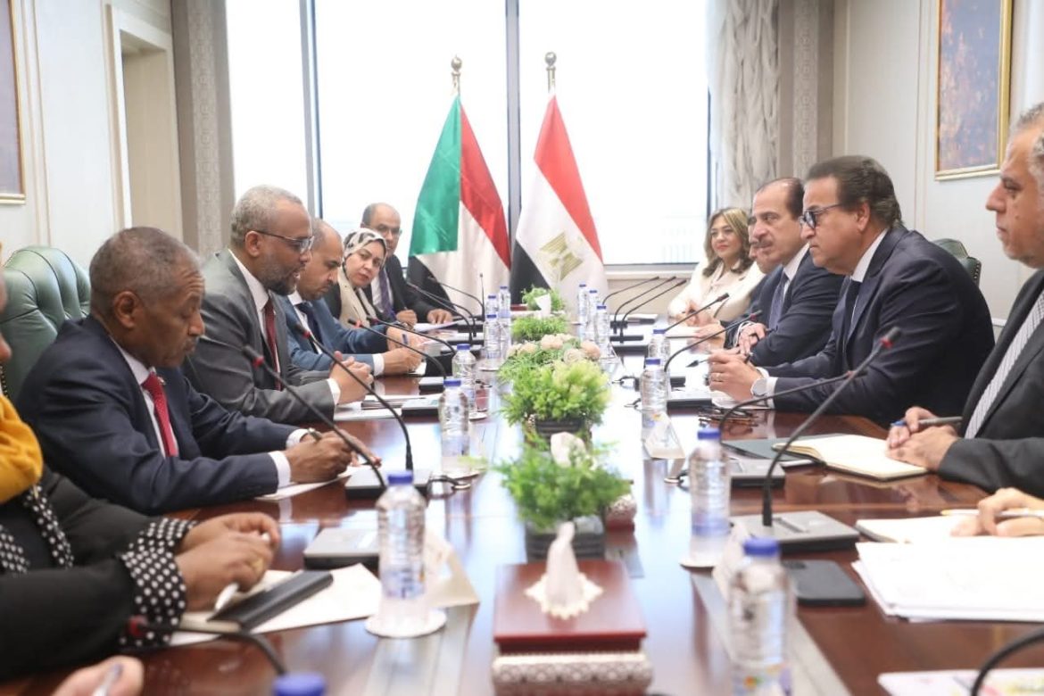 وزير الصحة يبحث تعزيز التعاون الصحي ودعم الشعب السوداني