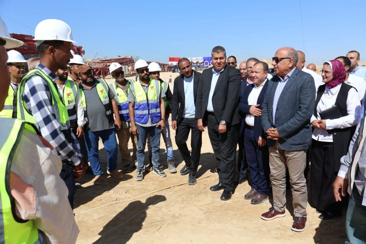 وزير الكهرباء: مشروعات الربط الكهربائي لها دور فعال في تعزيز فاعلية الشبكة الكهربائية الموحدة وزير الكهرباء: مشروعات الربط الكهربائي لها دور فعال في تعزيز فاعلية الشبكة الكهربائية الموحدة