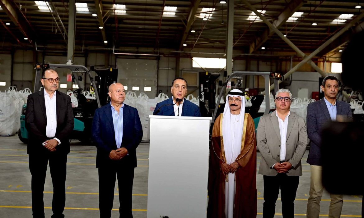 رئيس الوزراء: 11 مليار دولار حجم استثمارات خارجية مباشر المنطقة الاقتصادية لقناة السويس رئيس الوزراء: 11 مليار دولار حجم استثمارات خارجية مباشر المنطقة الاقتصادية لقناة السويس
