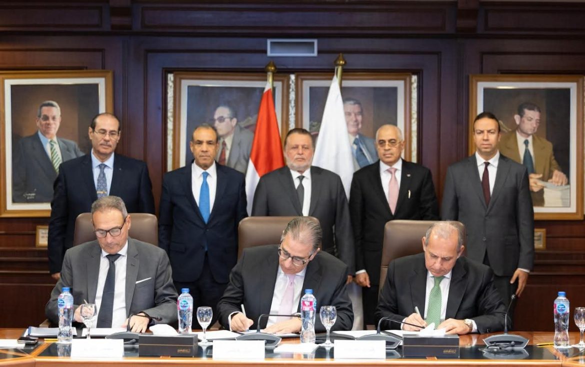 البنك المركزي ووزارة الخارجية يطلقان مبادرة «افتح حسابك في مصر» للعاملين بالخارج البنك المركزي ووزارة الخارجية يطلقان مبادرة «افتح حسابك في مصر» للعاملين بالخارج