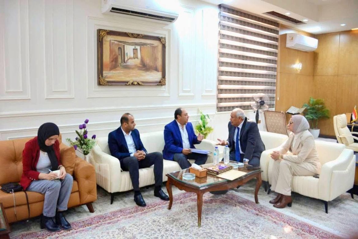 رئيس هيئة تنمية الصعيد يبحث مع محافظ الوادي الجديد المشروعات التنموية المشتركة رئيس هيئة تنمية الصعيد يبحث مع محافظ الوادي الجديد المشروعات التنموية المشتركة