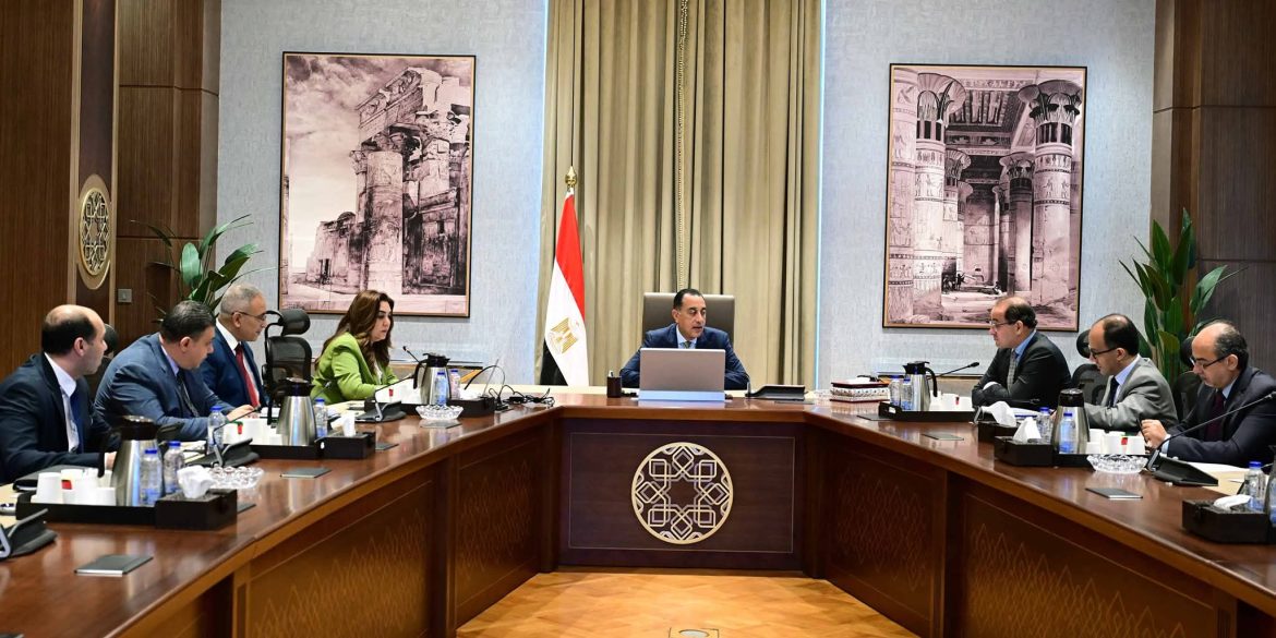 رئيس الوزراء يتابع عددا من الملفات المشتركة بين التنمية المحلية والمالية رئيس الوزراء يتابع عددا من الملفات المشتركة بين التنمية المحلية والمالية