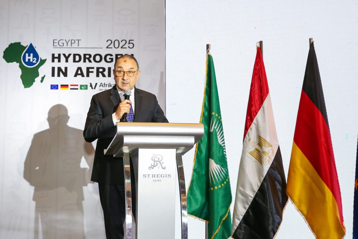 وزير قطاع الأعمال: مصر تمتلك مقومات الريادة في إنتاج الهيدروجين الأخضر  وزير قطاع الأعمال: مصر تمتلك مقومات الريادة في إنتاج الهيدروجين الأخضر