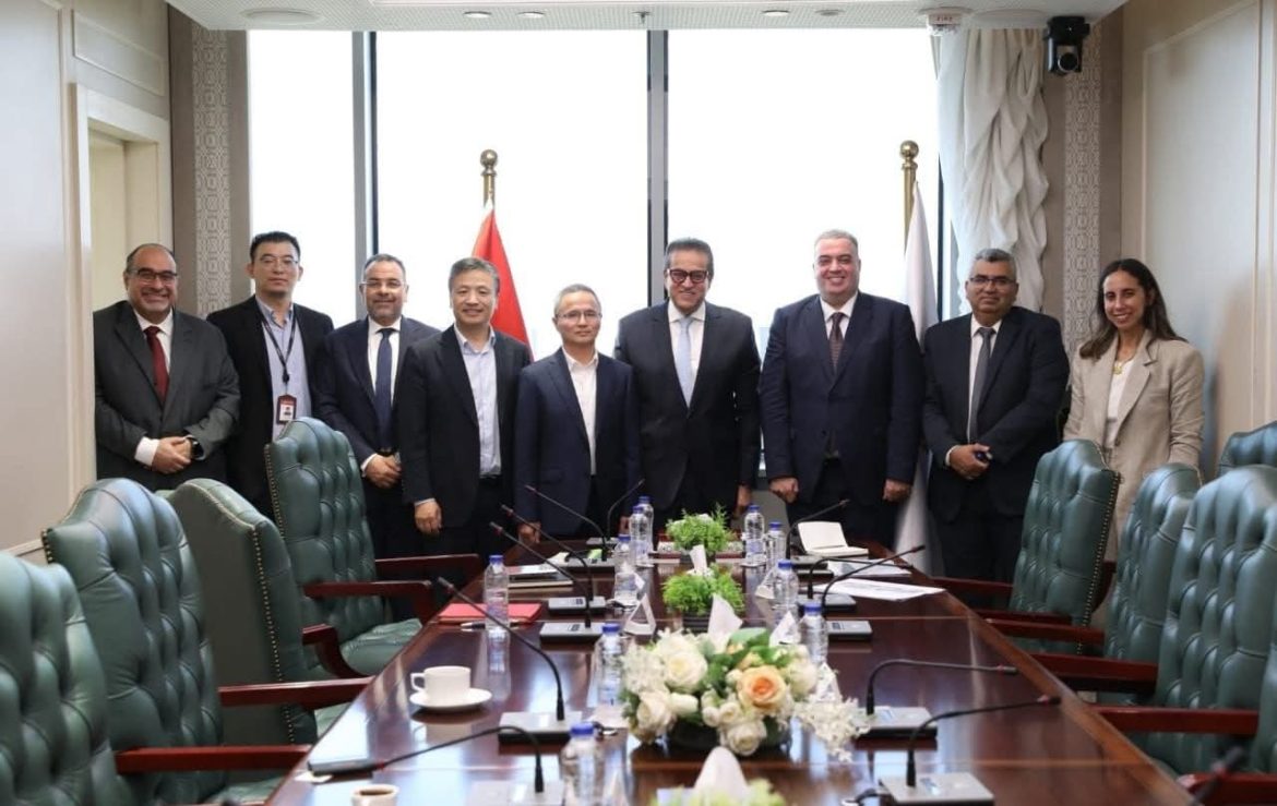 وزير الصحة يبحث تعزيز التعاون في الذكاء الاصطناعي بالقطاع الصحي مع شركة هيك فيچن وزير الصحة يبحث تعزيز التعاون في الذكاء الاصطناعي بالقطاع الصحي مع شركة هيك فيچن