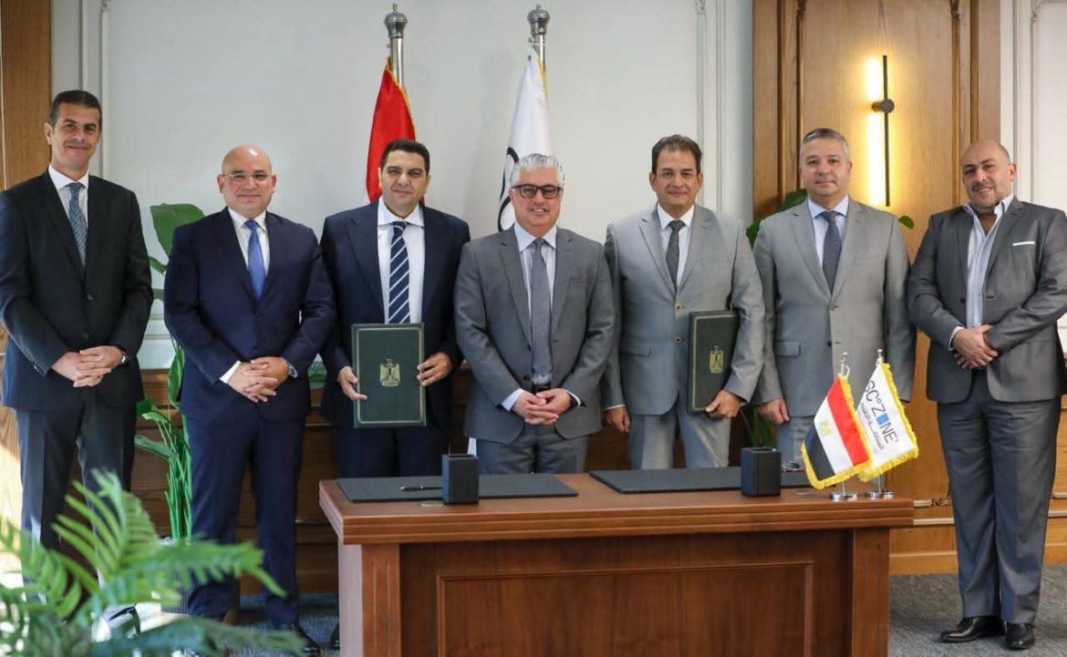 رئيس اقتصادية قناة السويس يشهد توقيع عقد مشروع شركة الأهرام للكيماويات لإنتاج الفورمالدهيد رئيس اقتصادية قناة السويس يشهد توقيع عقد مشروع شركة الأهرام للكيماويات لإنتاج الفورمالدهيد