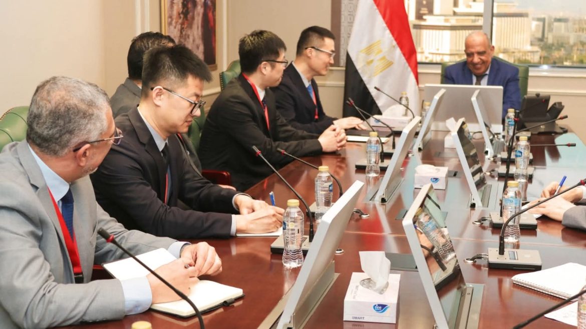 وزير الكهرباء يبحث التعاون في مجالات تخزين الطاقة والتحول الرقمي مع شركة هواوي الصينية وزير الكهرباء يبحث التعاون في مجالات تخزين الطاقة والتحول الرقمي مع شركة هواوي الصينية