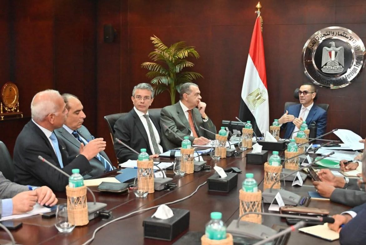 وزير الاستثمار: نستهدف تقليص زمن الإفراج الجمركي إلى يومين وتحقيق التكامل الرقمي وزير الاستثمار: نستهدف تقليص زمن الإفراج الجمركي إلى يومين وتحقيق التكامل الرقمي