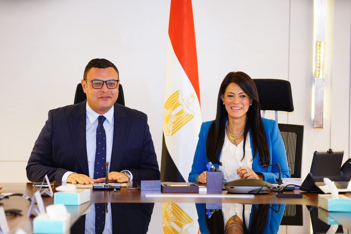 وزيرا التخطيط والإسكان يناقشان الخطة الاستثمارية للتنمية العمرانية