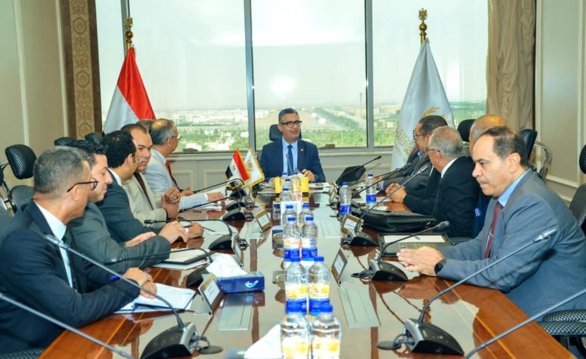 وزير التموين يبحث آليات ومقترحات تسويق المواد البترولية