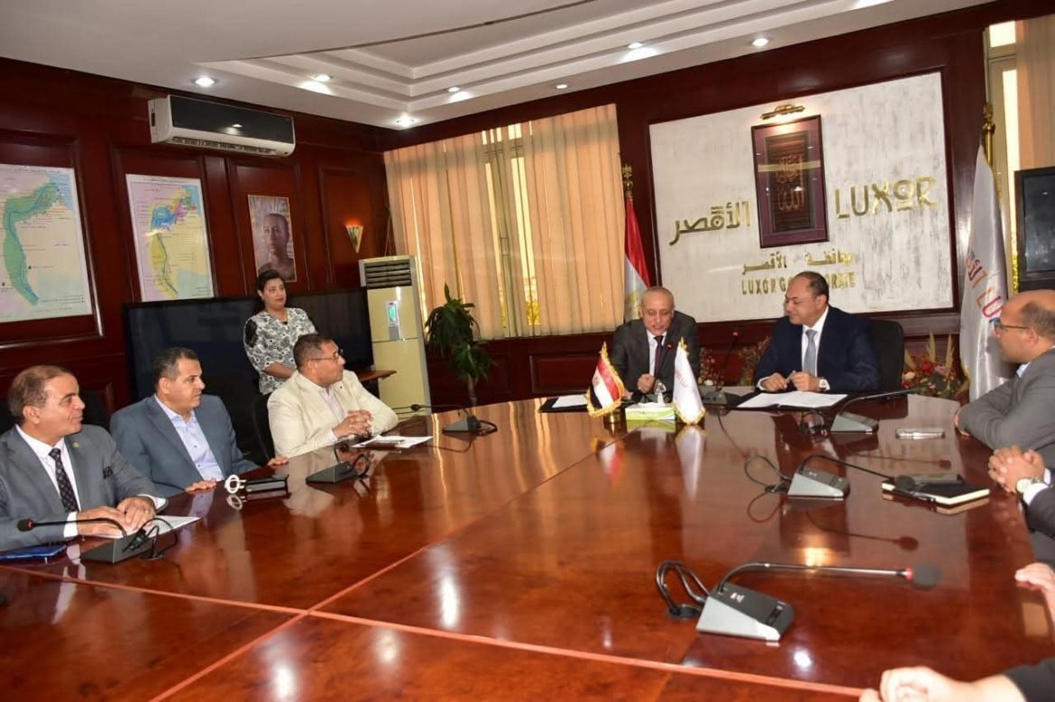 رئيس هيئة تنمية الصعيد يوقع بروتوكولات تعاون مشتركة لمشروعات تنموية مع محافظ الأقصر 