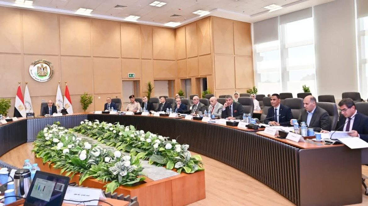 وزير الري يترأس اجتماع اللجنة العليا لتراخيص الشواطئ دفعاً لعجلة التنمية