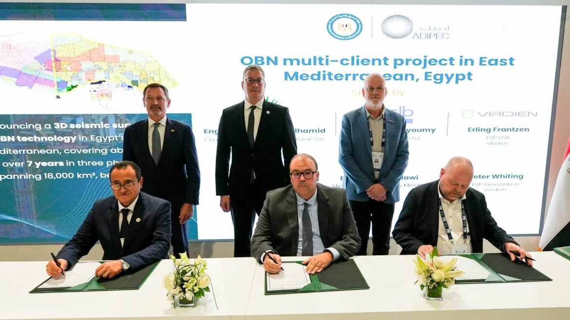 وزير البترول يشهد توقيع اتفاقيتين في أنشطة الاستكشاف والإنتاج