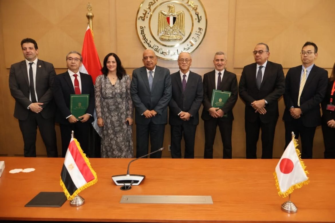 وزير الكهرباء يشهد مراسم توقيع اتفاقية مشروع إنشاء محطة طاقة شمسية بالتعاون مع JICA 