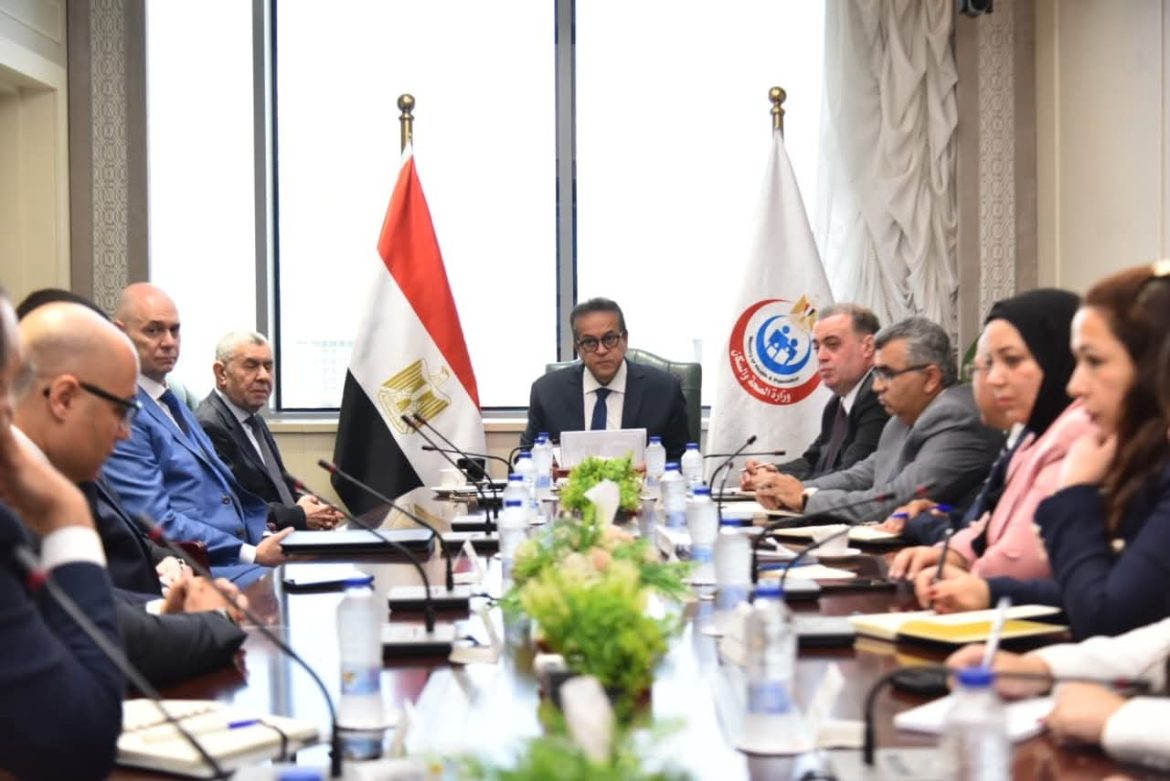 وزير الصحة يبحث توطين صناعة المستلزمات الطبية مع شركة «ميريت»