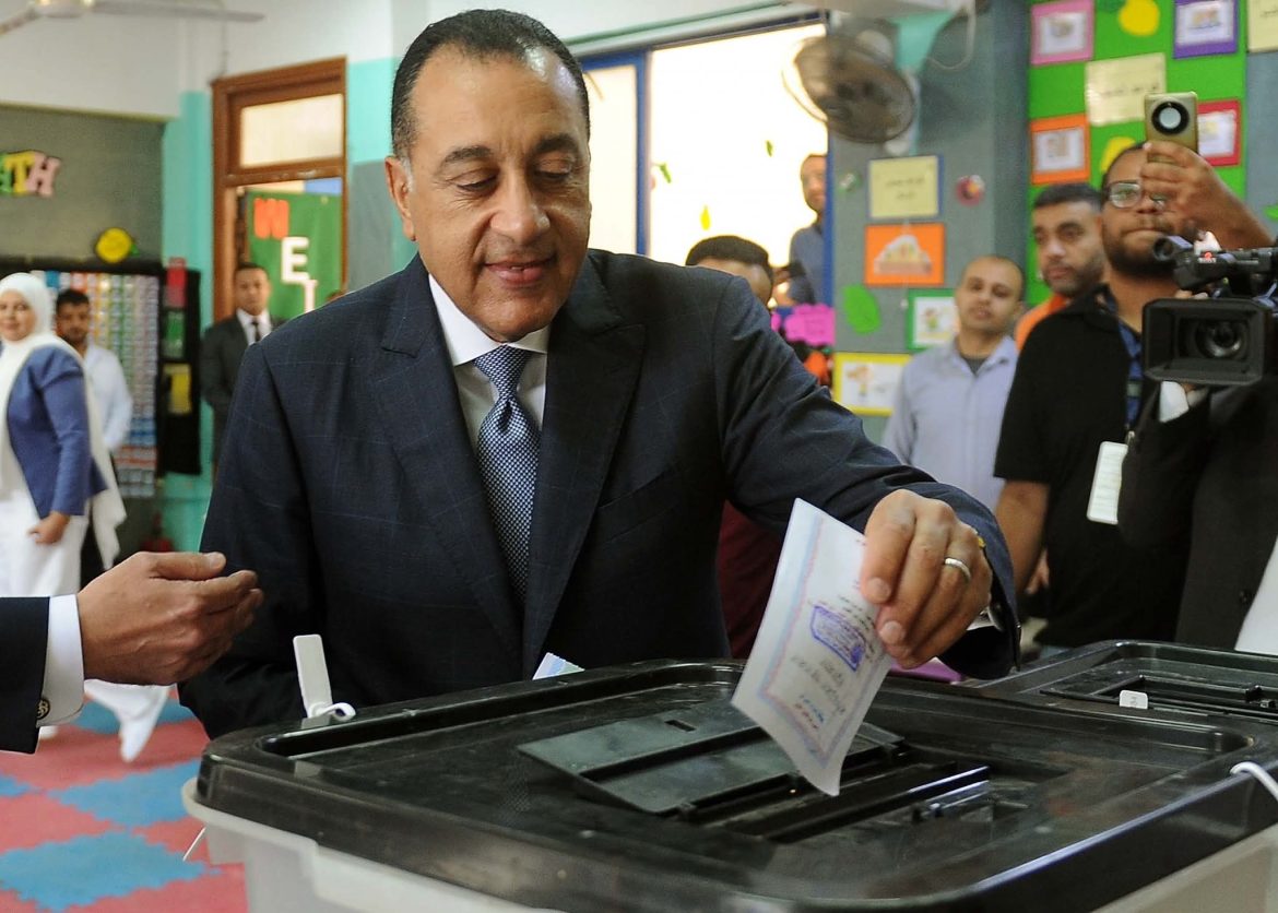 رئيس الوزراء يصوت في انتخابات مجلس النواب 2025