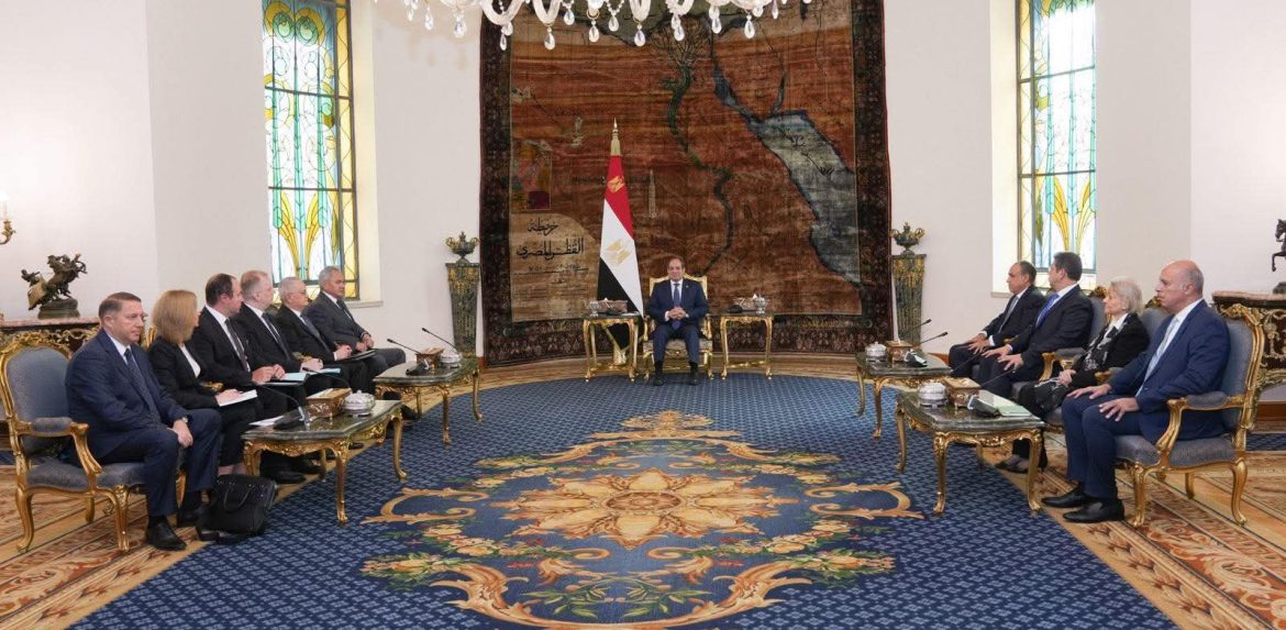 الرئيس السيسي يبحث تحقيق الاستقرار في دول منطقة الشرق الأوسط مع أمين الأمن الروسي