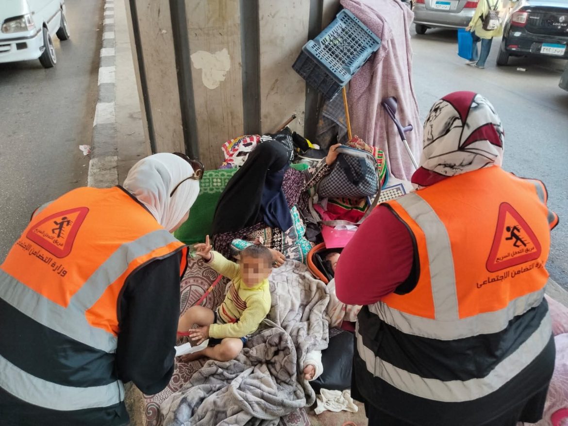 التضامن الاجتماعي: إنقاذ أسرة بلا مأوى في القاهرة 