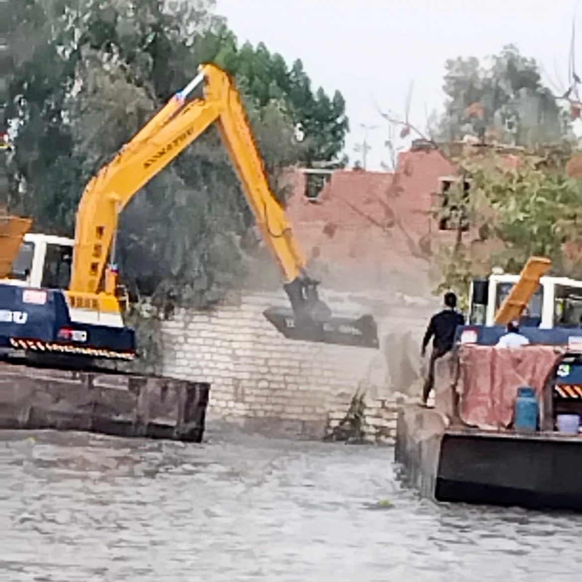 الموارد المائية: بدء تنفيذ المشروع القومي لضبط النيل بفرع رشيد 