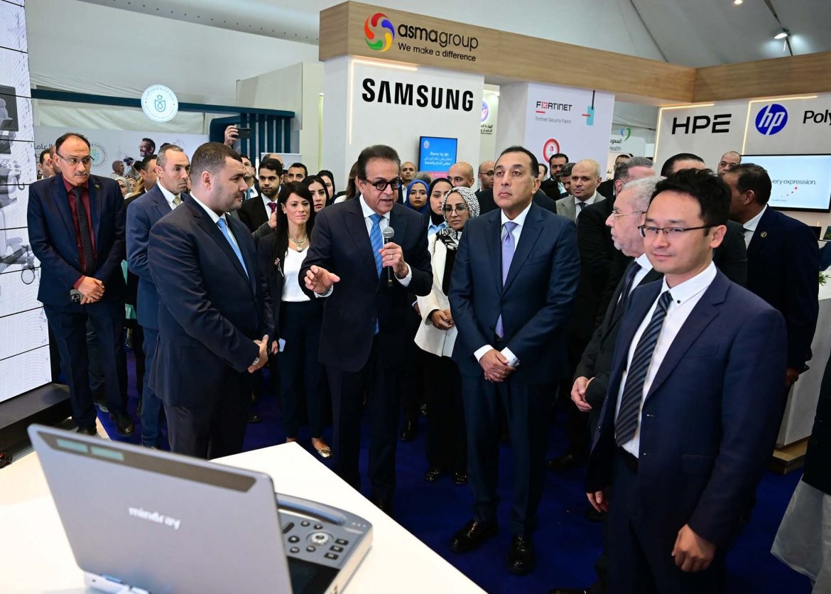 رئيس الوزراء يتفقد معرض سمارت ديجيتال هيلث جيت