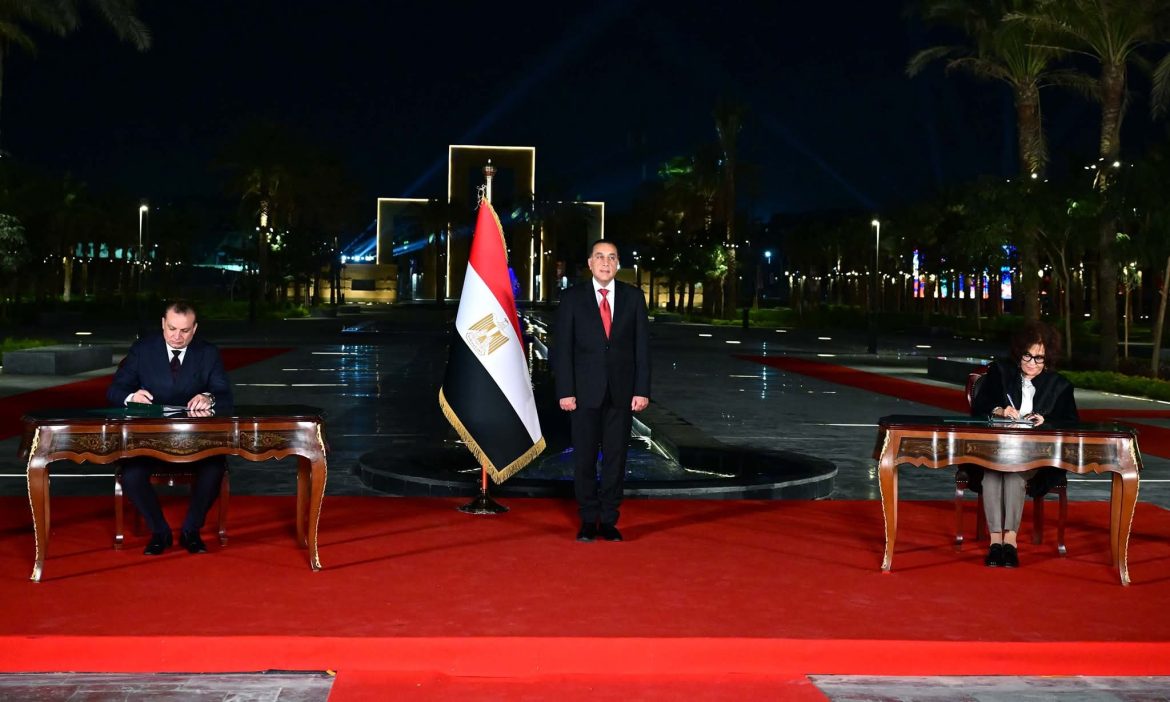 صندوق التنمية الحضرية ومؤسسة عزة فهمي يوقعان مذكرة تفاهم لتعليم الحروف