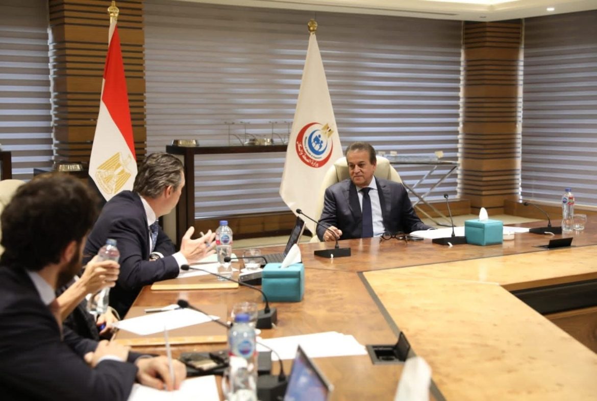 وزير الصحة يبحث تعزيز الاستثمارات بالقطاع الصحي مع وفد البنك الأوروبي لإعادة الإعمار والتنمية
