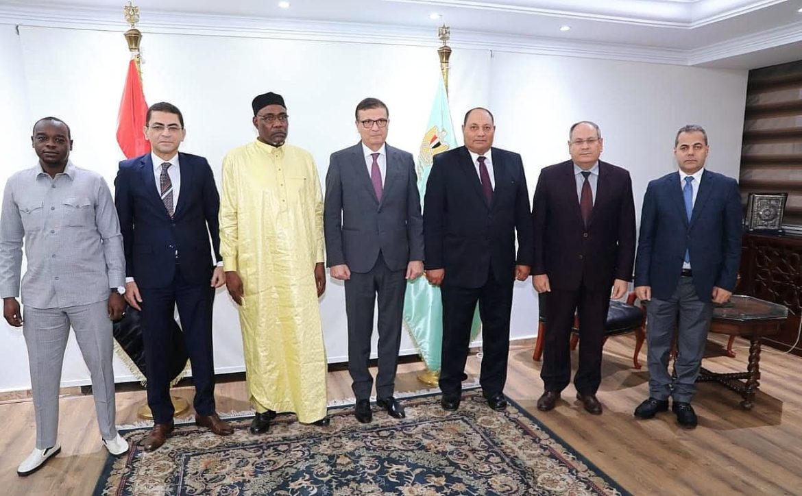 وزير الزراعة يبحث تعزيز الاستثمار المشترك في الثروة الحيوانية بين مصر وتشاد