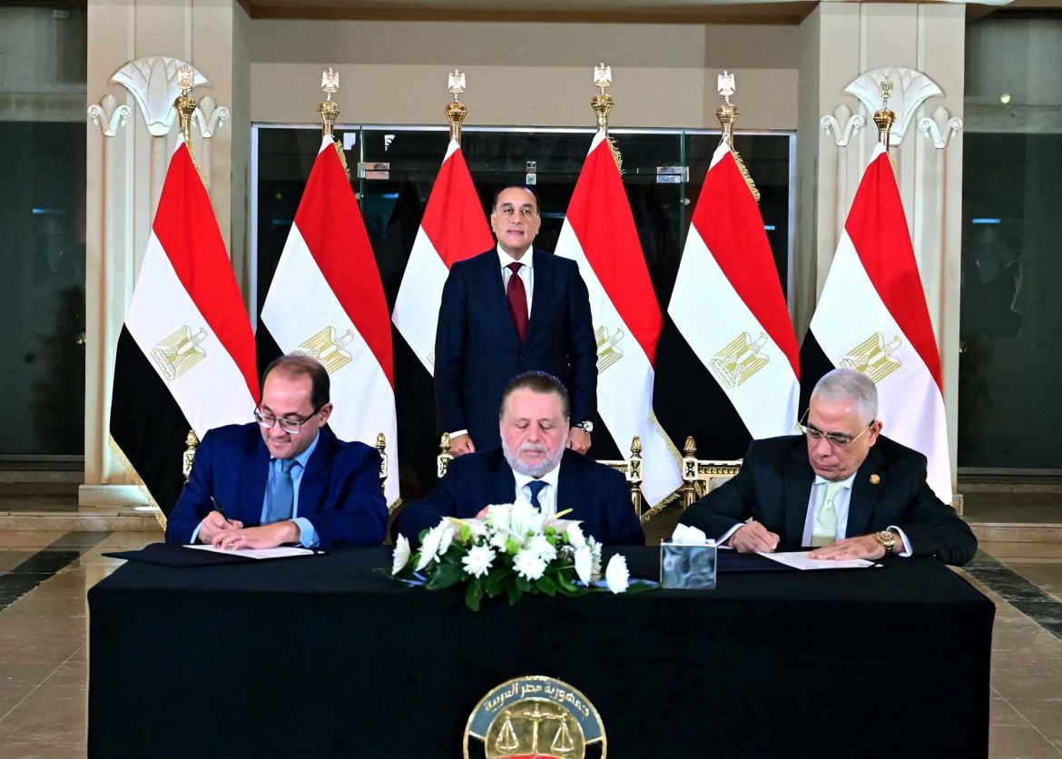 توقيع اتفاقية وثيقة تسليم المضبوطات الذهبية للبنك المركزي المصري