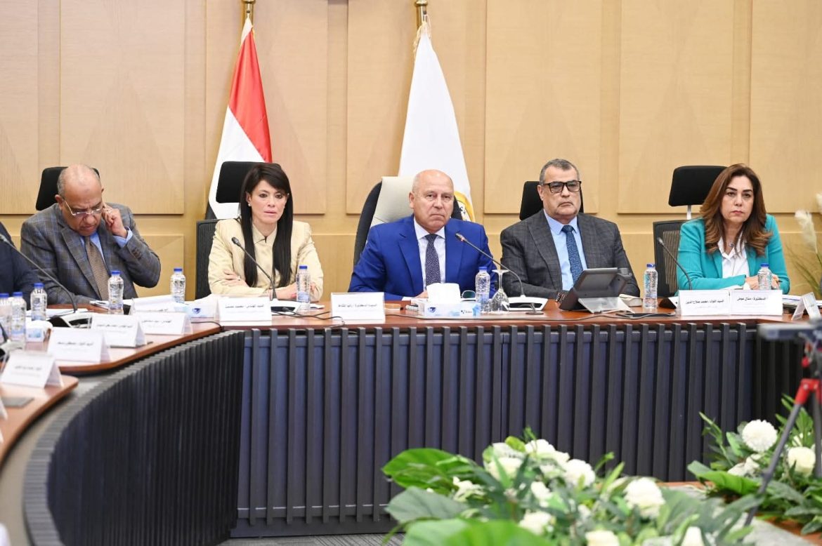 وزير الصناعة: ضرورة الالتزام بتفعيل قانون تفضيل المنتج المحلي