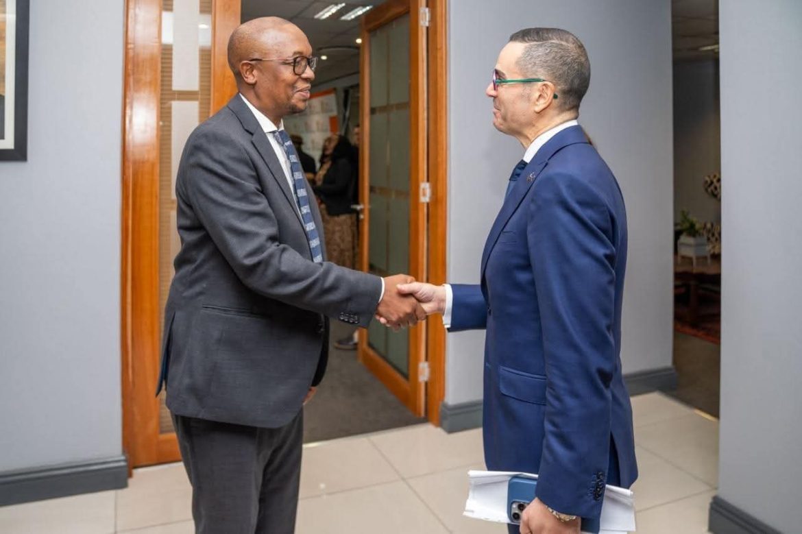 وزير الاستثمار يبحث سبل تعزيز العلاقات الاقتصادية مع جنوب إفريقيا