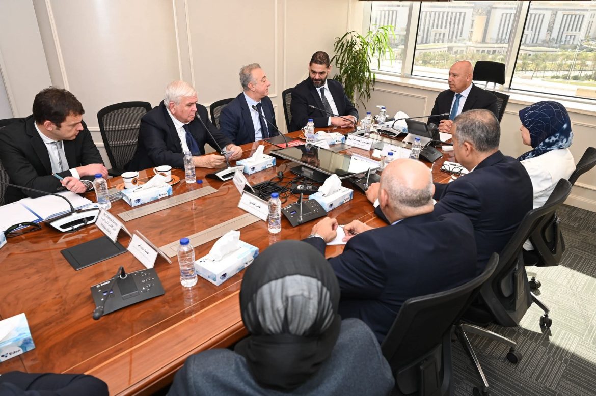 وزير الصناعة يبحث مشروع تصنيع مضخات المياه في مصر بتكنولوجيا إيطالية