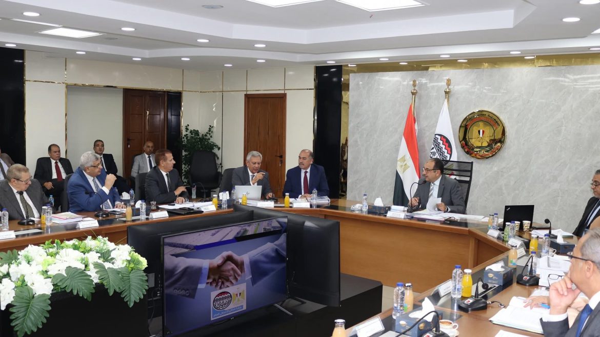 وزير قطاع الأعمال: تطوير شركات الأدوية التابعة أولوية لتعزيز الأمن الدوائي