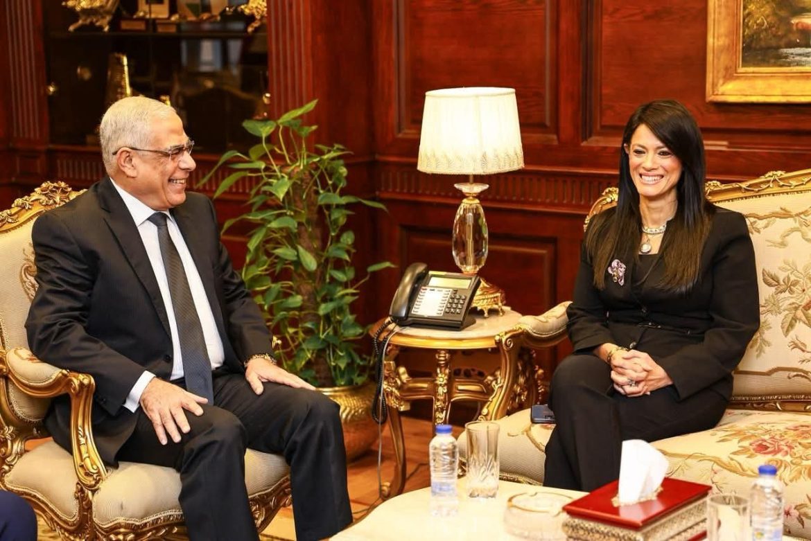 وزارة التخطيط: تسليم 17 مركز تكنولوجي متنقل للنيابة العامة