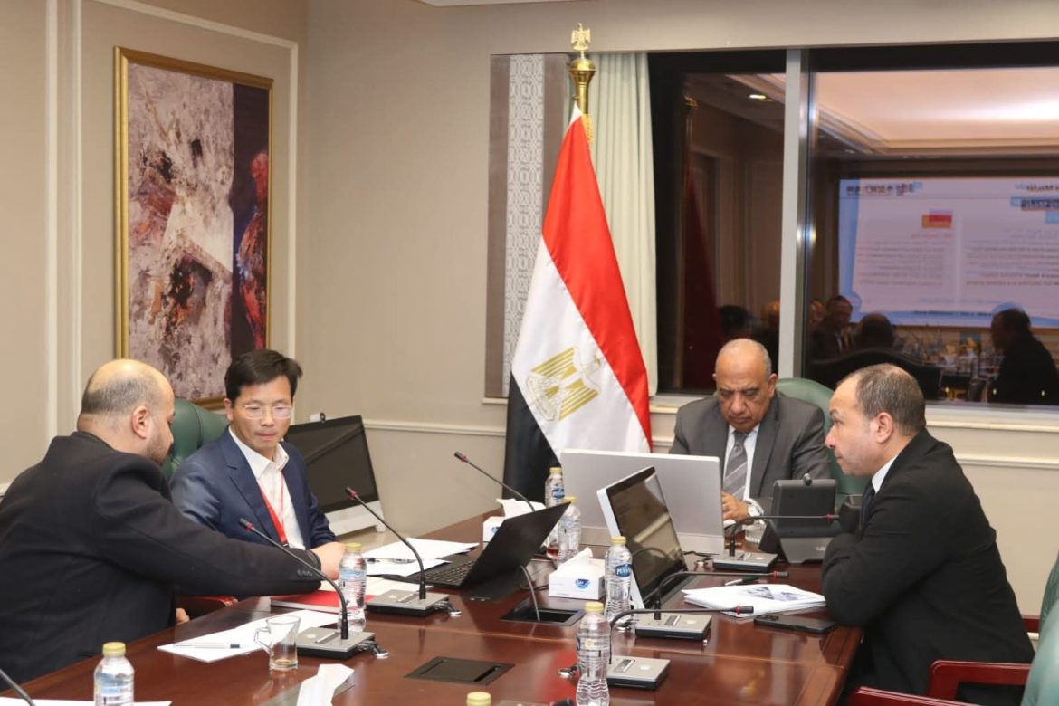وزير الكهرباء يبحث الارتقاء بجودة الخدمات مع مجموعة الصين الجنوبية CSGI