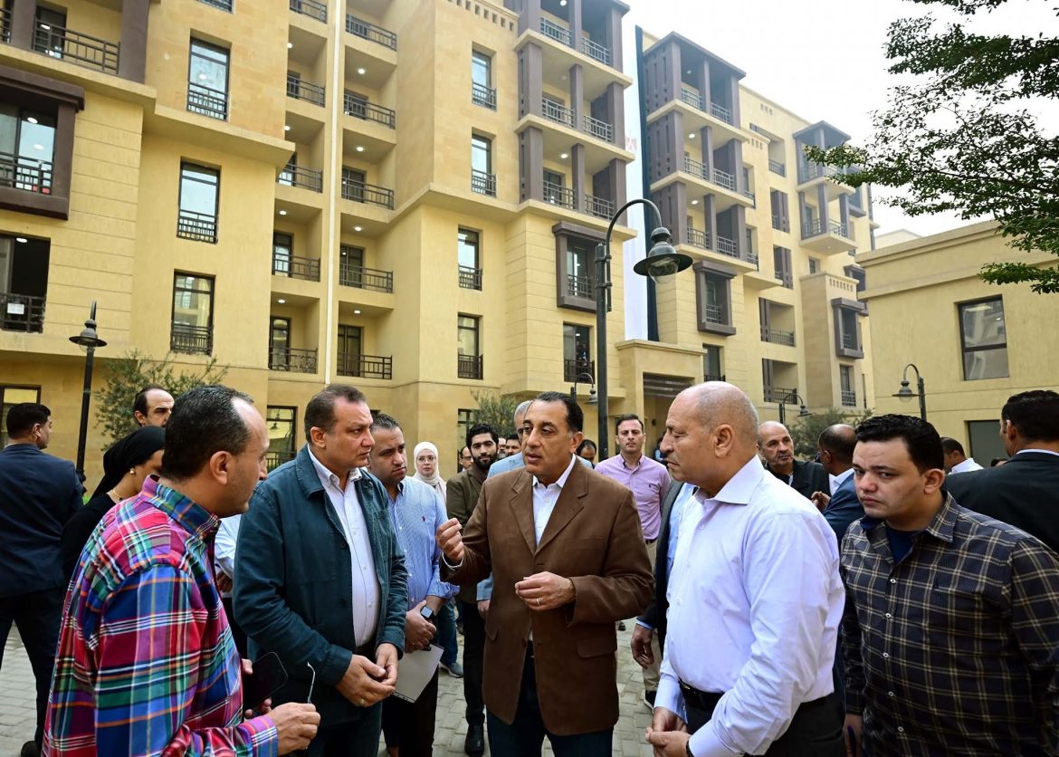 رئيس الوزراء يتفقد مشروعات إعادة إحياء عدد من المناطق بالقاهرة التاريخية