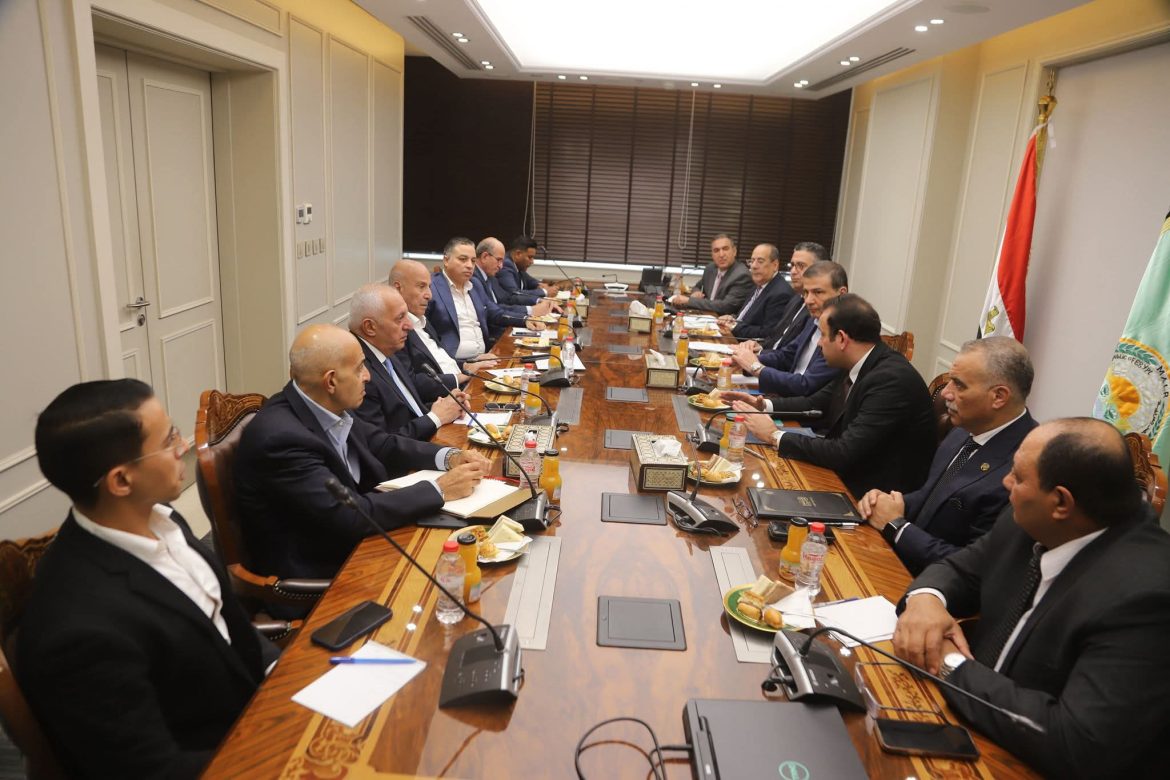 وزيرا الزراعة والتموين يناقشان تحفيز الإنتاج المحلي للدواجن وخفض الاستيراد