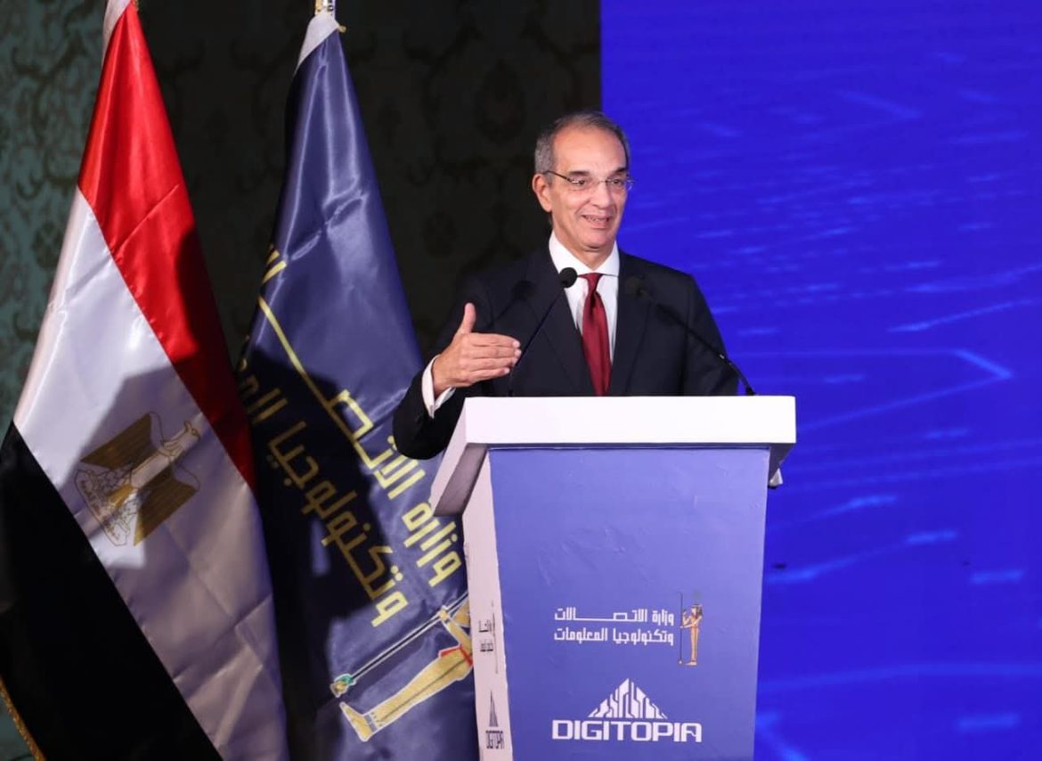 وزير الاتصالات يكرم الفرق الفائزة بمسابقة DIGITOPIA أكبر مسابقة معلوماتية في مصر