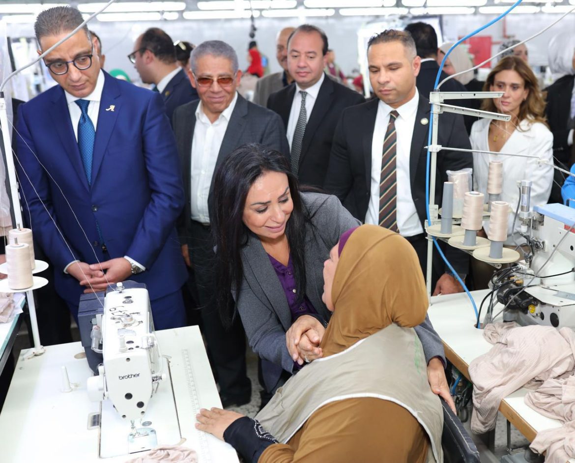 مؤسسة «النداء» تفتتح الوحدات الإنتاجية للملابس الجاهزة في الفيوم