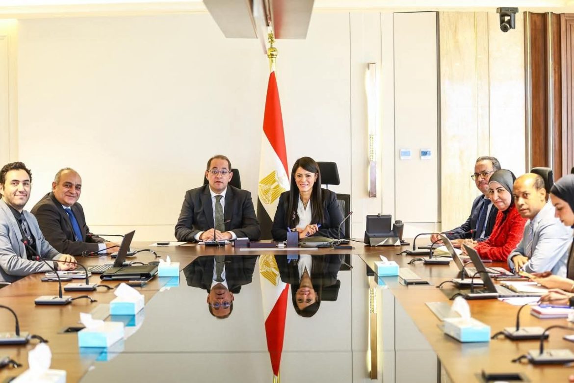 وزيرا التخطيط والمالية يناقشان تعزيز استقرار الاقتصاد الكلي