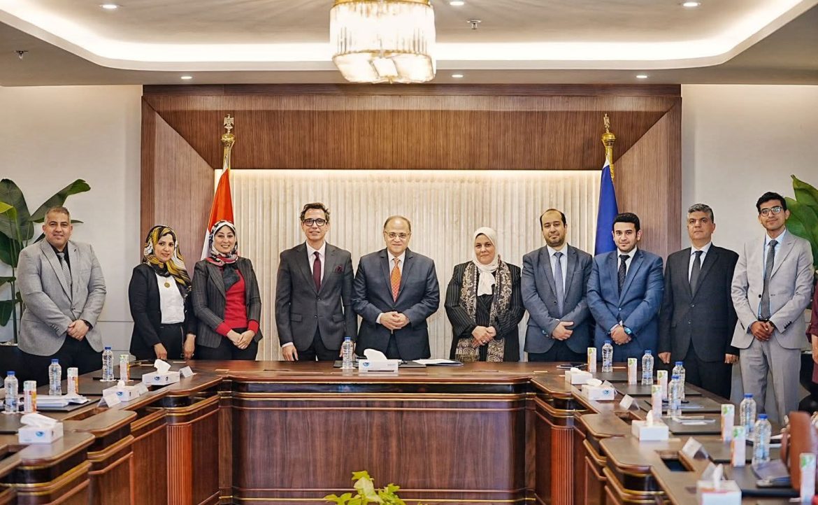 هيئة الدواء تبحث في تطوير التوسع الصناعي والتصديري مع صن فارما