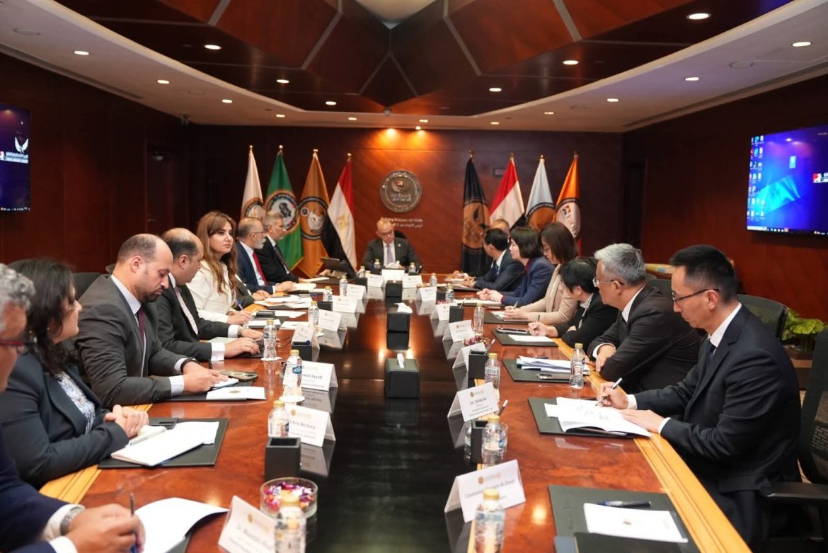 الرقابة المالية تبحث فرص التعاون الدولي مع قاضي المحكمة العليا بشنغهاي