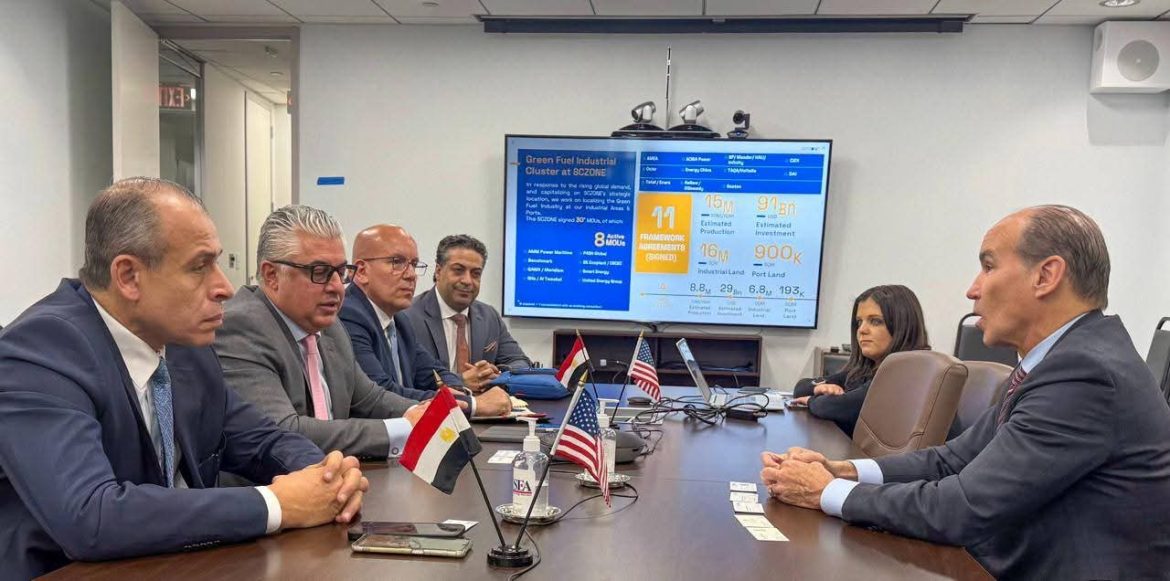 رئيس اقتصادية قناة السويس يبحث جذب استثمارات تدعم التكنولوجيا والطاقة