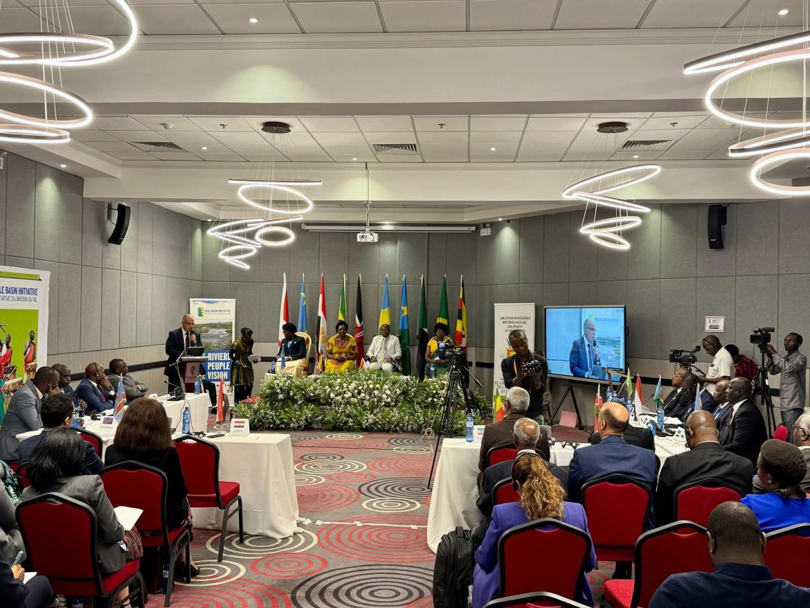 وزير الموارد المائية يشارك في اجتماع وزراء المياه بدول حوض النيل