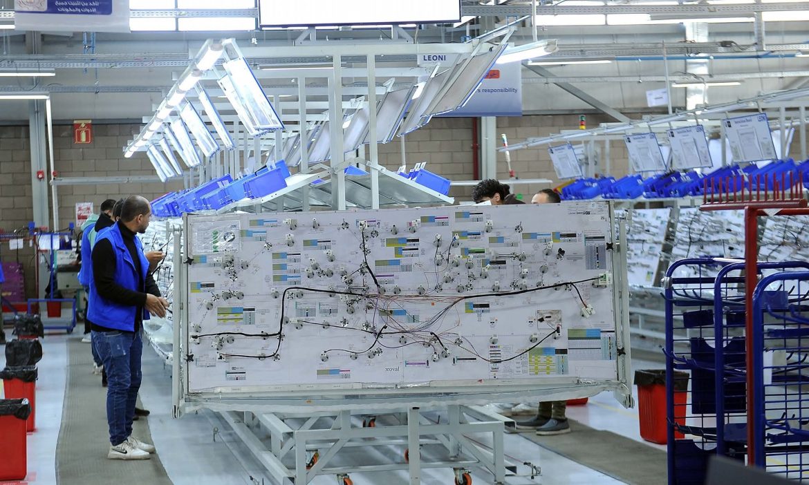 رئيس الوزراء يفتتح مصنع ليوني مصر لضفائر السيارات بمدينة بدر