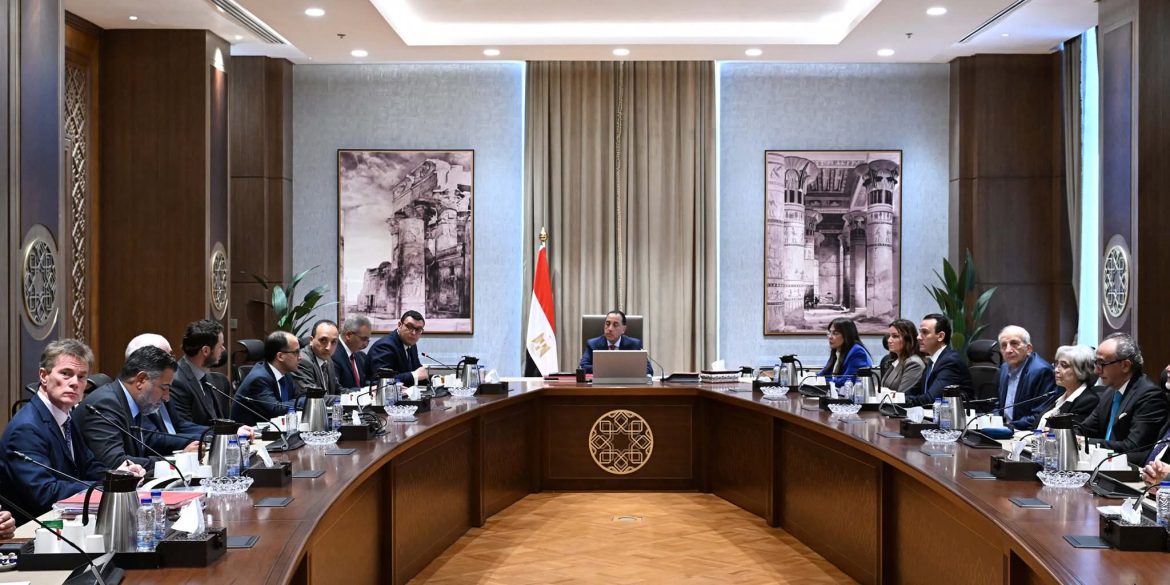 مدبولي: نعمل على تطوير جميع المناطق المحيطة بالأهرامات والمتحف المصري الكبير